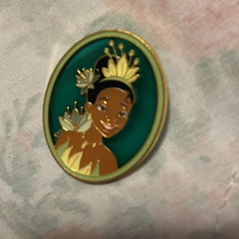 DISNEY PRINCESS TIANA PIN